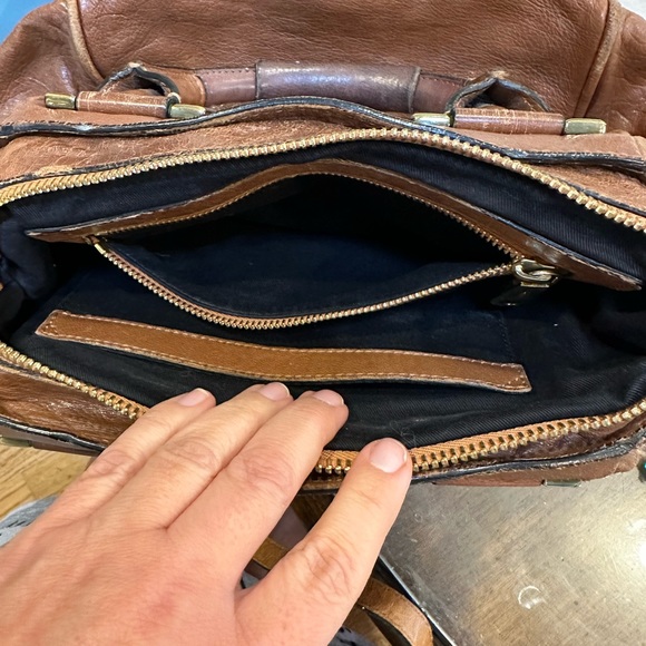 Vintage Chloe brown leather bag with brass detail. Long strap and dust bag incl. - Picture 5 of 10